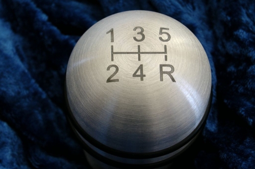 Belaserung von beigestellten Schaltknäufen